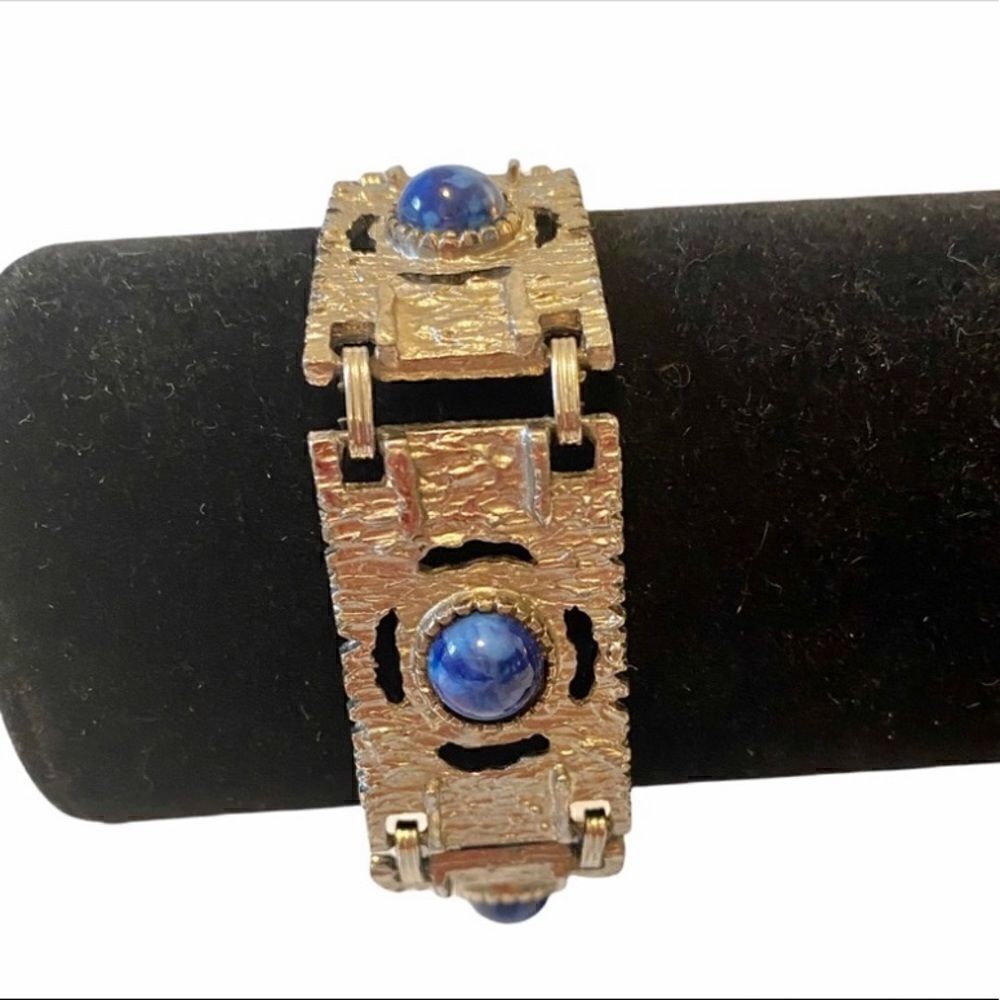Vintage Celebrity Silver Toned Bracelet w/ Deep Blue Cabochons. Very str…